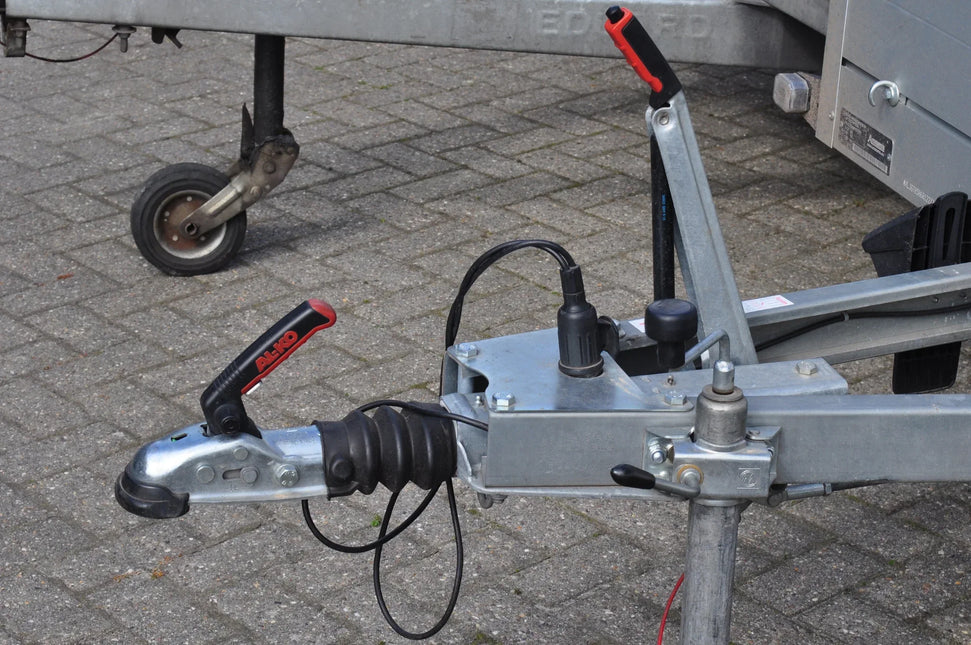 AL-KO AL- KO Auflaufeinrichtung für Anhänger - 251S - maximale Anhängelast: 2600 kg - V-Deichselanschluss - Unterbau