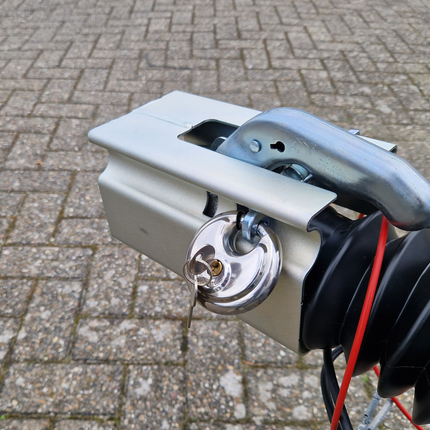 Albe Deichselbox Albe – Premium - Silber - Stahl - inkl. Edelstahl-Discussschloss mit 2 Schlüsseln