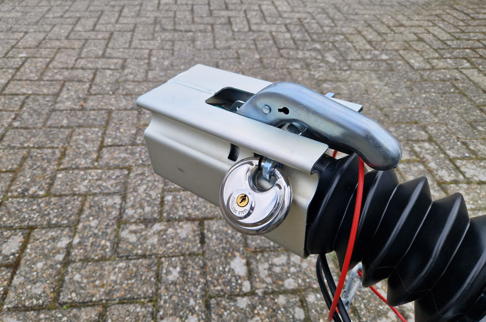 Albe Premium Deichsel Kastenschloss inkl. Diskusschloss aus rostfreiem Stahl