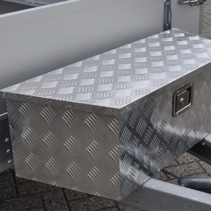 Anhängershop Deichselbox Aluminium 900/660x350x300 mm – Einbauschloss – automatische Klappe – Riffelblech