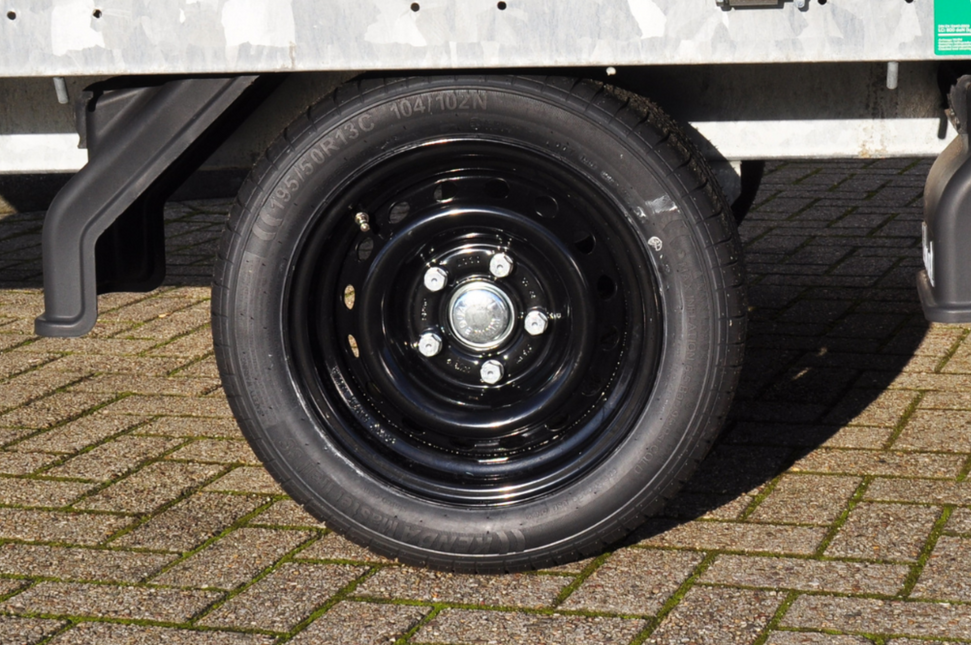 Anhängershop Komplettrad 195/50R13C mit schwarze felge (5x112) 900kg - Nabe 67 mm