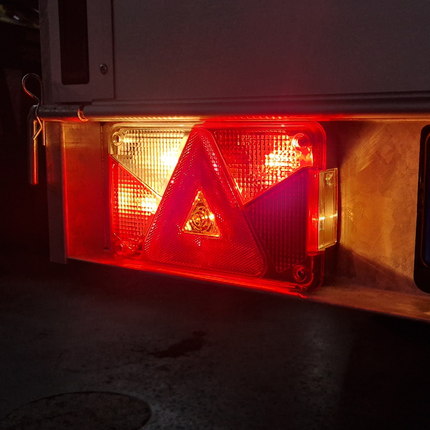 Aspock Anhänger Rückleuchte - Aspöck Multipoint 5 - links - 5-poliger Bajonettanschluss - inklusive Nebelschlussleuchte