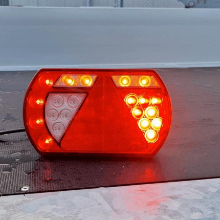 Aspock Anhänger Rückleuchte - Lucidity LED - links - 236x140x52 mm - 5-poliger Bajonettanschluss - mit integriertem Widerstand