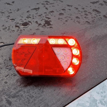 Aspock Anhänger Rückleuchte - Lucidity LED - rechts - 236x140x52 mm - 5-poliger Bajonettanschluss - mit integriertem Widerstand