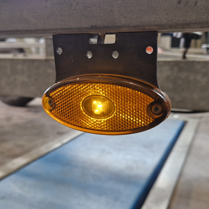 Aspock Aspock Flatpoint 2 - orange/gelbe Begrenzungsleuchte - Steckeranschluss - LED - auf Halterung