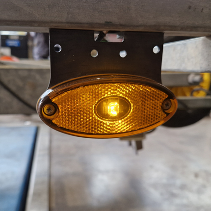 Aspock Aspock Flatpoint 2 - orange/gelbe Begrenzungsleuchte - Steckeranschluss - LED - auf Halterung