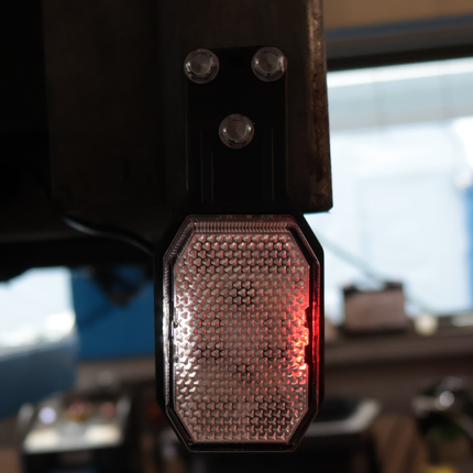 Aspock Aspöck Flexipoint LED links- Begrenzungsleuchte rot/weiß auf kleinem Gummihalter mit 0,5m Kabel