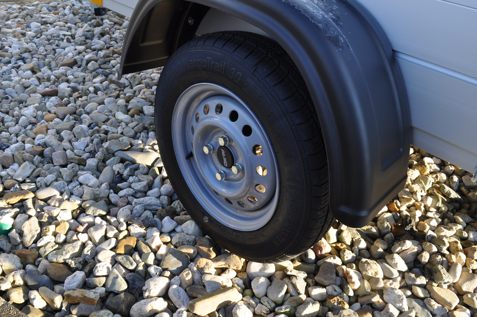 Cantonal Komplettrad Anhänger - 145R13 - Lochkreis: 4x100 - Tragfähigkeit: 425 kg - Nabendurchmesser: 57 mm