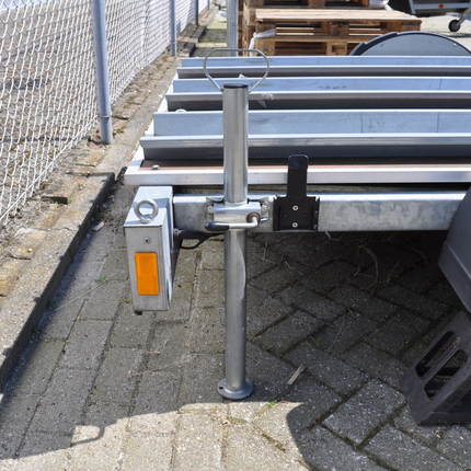 Cantonal Komplettset mit Stahlstützfuß und Klemme - 48 mm Rohrdurchmesser - inklusive Befestigungsmaterial