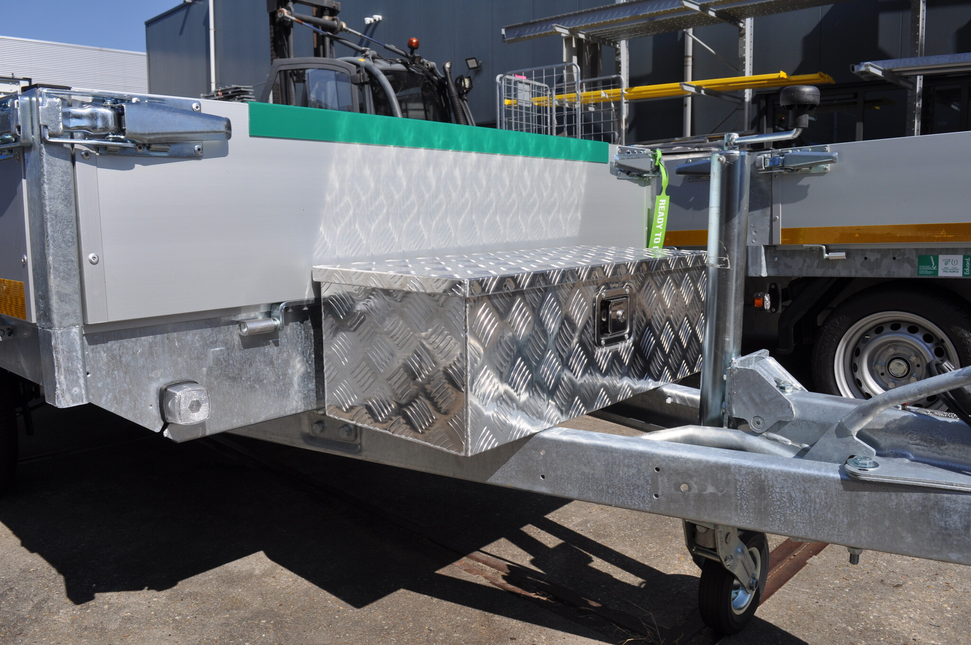 Cantonal Riffelblech Aluminium Deichselbox/Werkzeugbox/Deichselkasten 765x330x245 mm - mit eingebautem Schloss