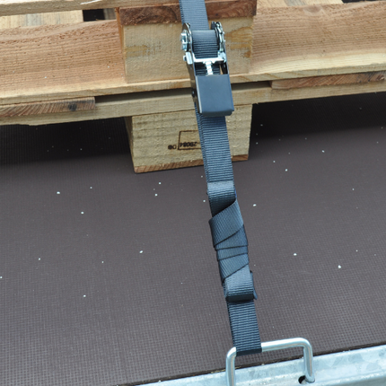 Cantonal Satz von 2 schwarzen Spanngurte 500x2,5 cm (750 kg)