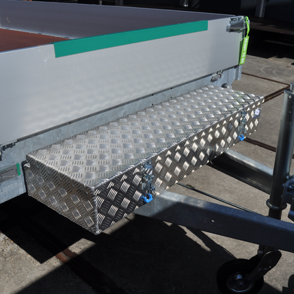 De Haan DE HAAN BOX HE - 1200x380x190 mm - wasser- und staubdichter Deichselbox aus Aluminium-Riffelblech - ausgestattet mit Spannschlössern