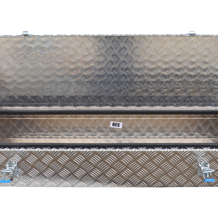 De Haan DE HAAN BOX HE - 1200x380x190 mm - wasser- und staubdichter Deichselbox aus Aluminium-Riffelblech - ausgestattet mit Spannschlössern