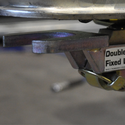 DoubleLock DoubleLock EM350 Fixed Lock - SCM-geprüftes Unterbau-Deichselschloss für gebremste Kupplungen