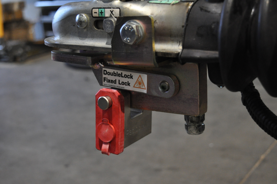 DoubleLock DoubleLock Typ C Fixed Lock - SCM-geprüftes Unterbau-Deichselschloss für gebremste Kupplungen