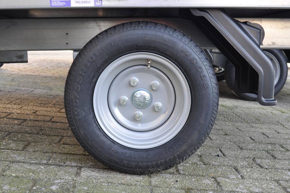 Kargotrail Komplettrad 10 Zoll - 195/55R10C Reifen + Felge - ET+25- Mercedes Lochkreis: 5x112 - 750 kg - 10 PR - 67 mm Nabendurchmesser