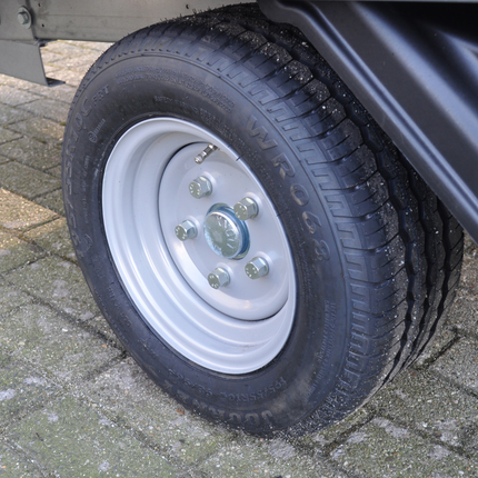 Kargotrail Komplettrad 10 Zoll - 195/55R10C Reifen + Felge - ET+25- Mercedes Lochkreis: 5x112 - 750 kg - 10 PR - 67 mm Nabendurchmesser
