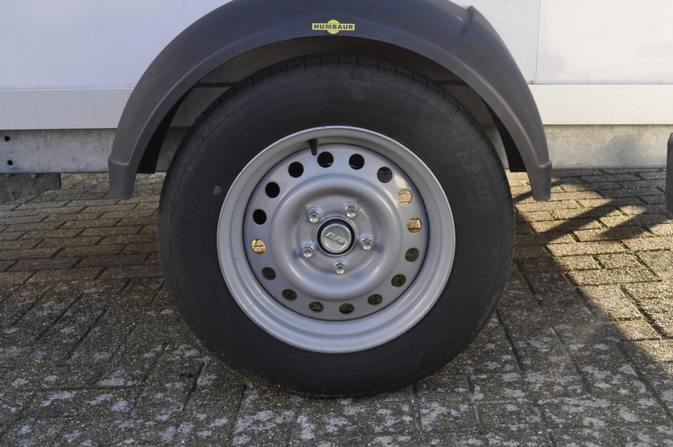 Kargotrail Komplettrad 195/65R15 Reifen + Felge (Lochkreis 5x112) 690kg Nabendurchmesser 67 mm