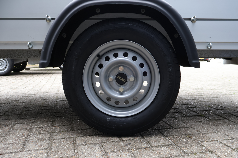 Kenda Komplettrad Anhänger - 155R13 - Lochkreis: 4x100 - Tragfähigkeit: 500 kg - Nabendurchmesser: 57 mm