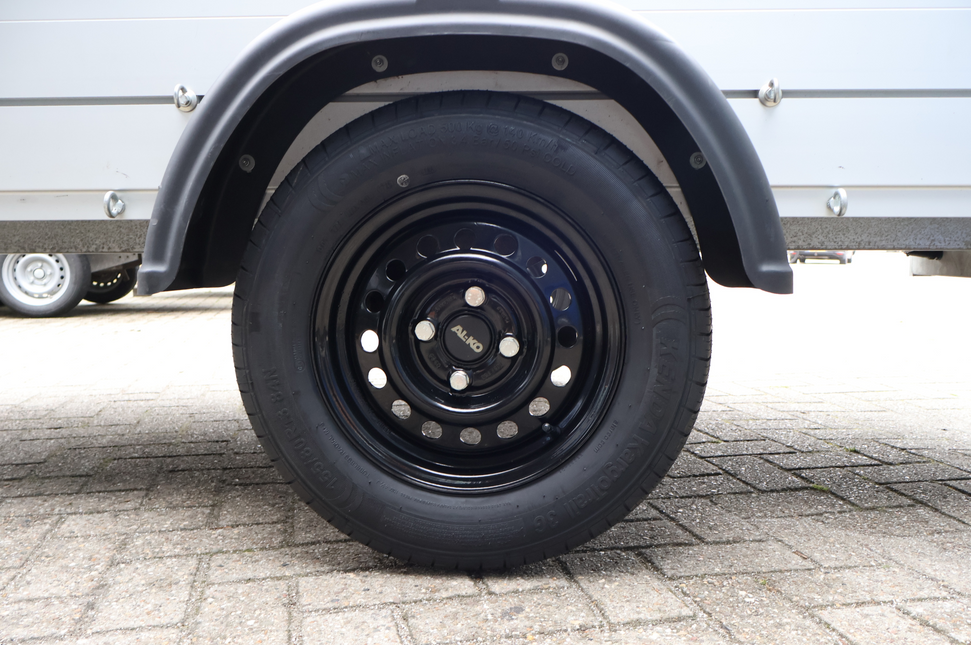 Kenda Komplettrad Anhänger - 155R13 - schwarze felge - Lochkreis: 4x100 - Tragfähigkeit: 500 kg - Nabendurchmeser: 57 mm