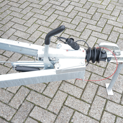 Knott Auflaufeinrichtung für Anhänger KF14 (1400 kg) V-Deichsel Auflaufbremse