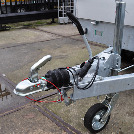 Knott Knott Auflaufeinrichtung für Anhänger - KF20 - maximale Anhängelast: 2000 kg - V-Deichselanschluss - inkl. Stützrad-Konsole