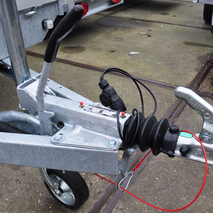 Knott Knott Auflaufeinrichtung für Anhänger - KF20 - maximale Anhängelast: 2000 kg - V-Deichselanschluss - inkl. Stützrad-Konsole