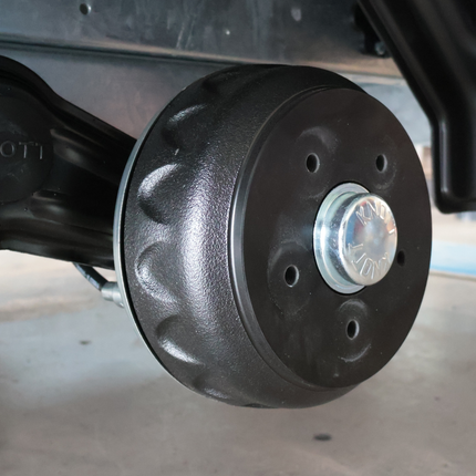 Knott Knott Bremstrommel - 200x50 mm - 5x112 - inklusive Flanschmutter und Nabenkappe