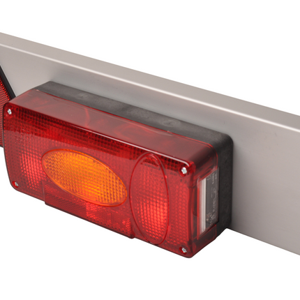 Radex Aluminium-Lichtleiste mit Radex 5500 Leuchten - 7/13 polig - mit Radex-Steckern